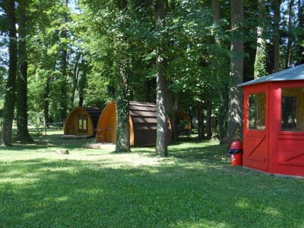 Les Roulottes Et Cabanes De La Champagne Бар-сюр-Об Экстерьер фото